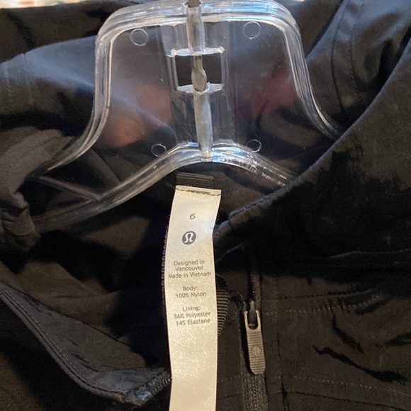 Lululemon hooded jacket water resistant - Picture 4 of 7